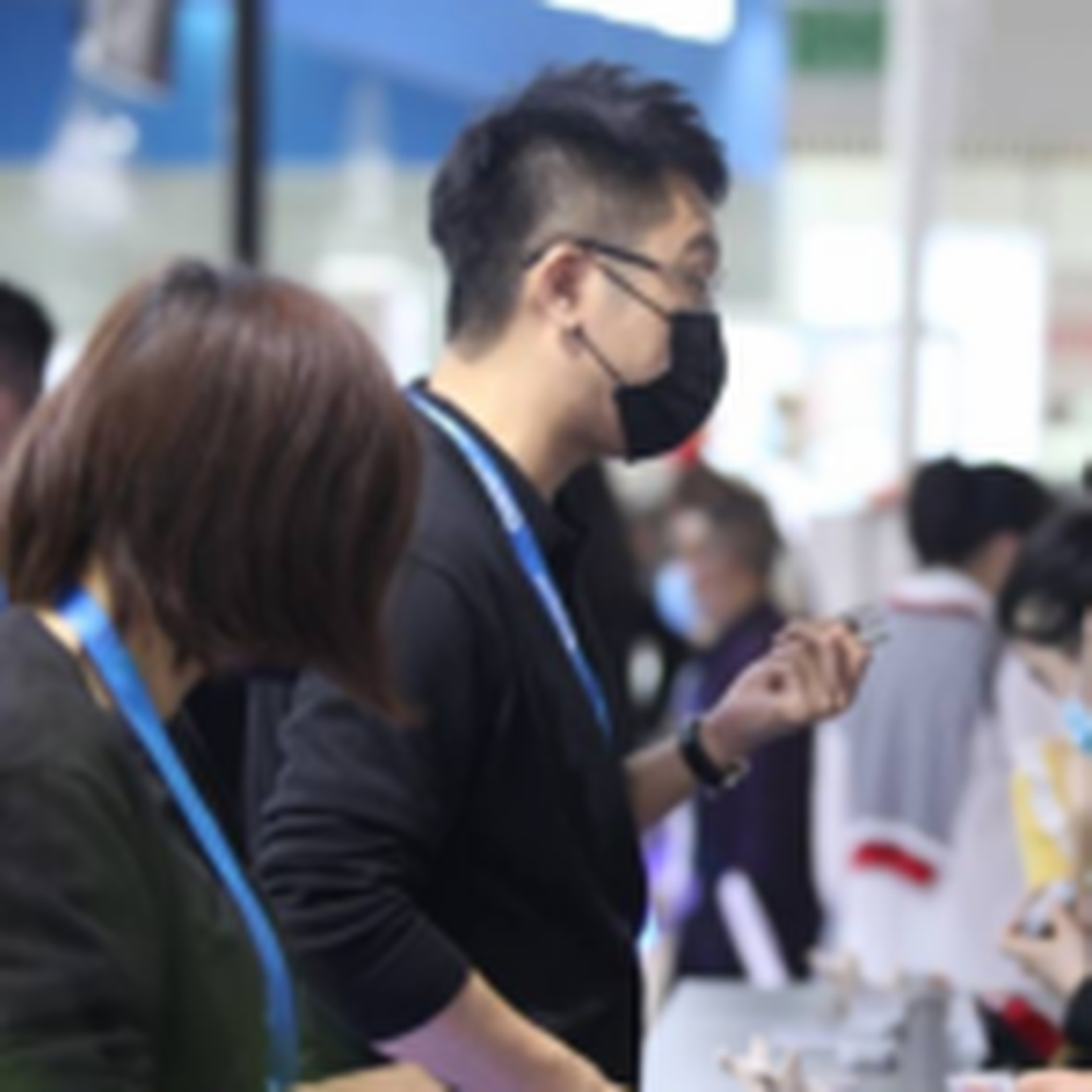 “入驻Boya平台1年，我白天上班，晚上在线接单设计，在大城市或回乡发展的青年设计师们，终于不用为找工作发愁了，
不转型，一样行。”